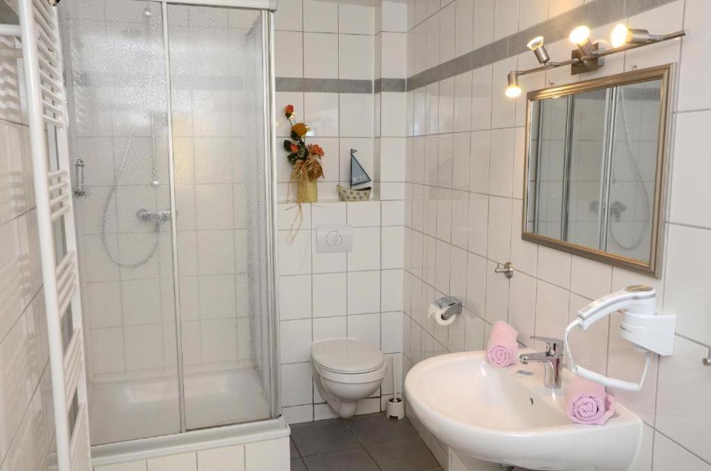 קושהאבן Hotel Zur Seerobbe מראה חיצוני תמונה