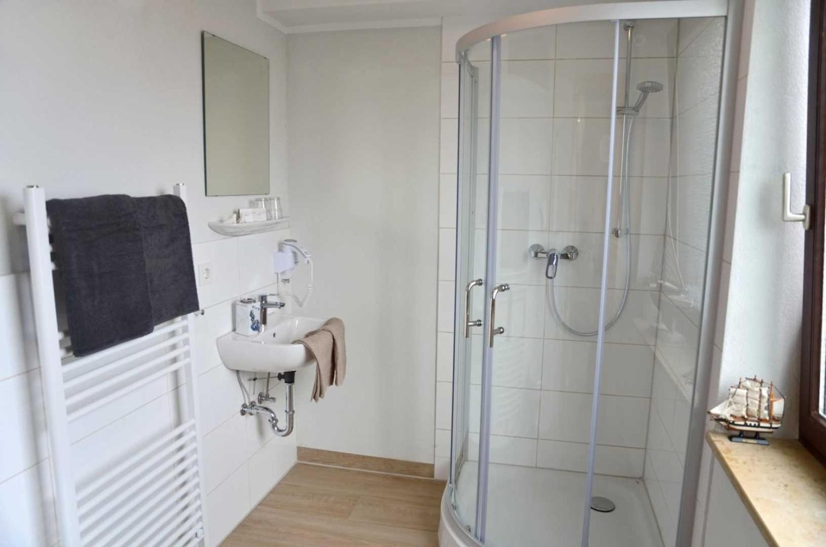 קושהאבן Hotel Zur Seerobbe מראה חיצוני תמונה